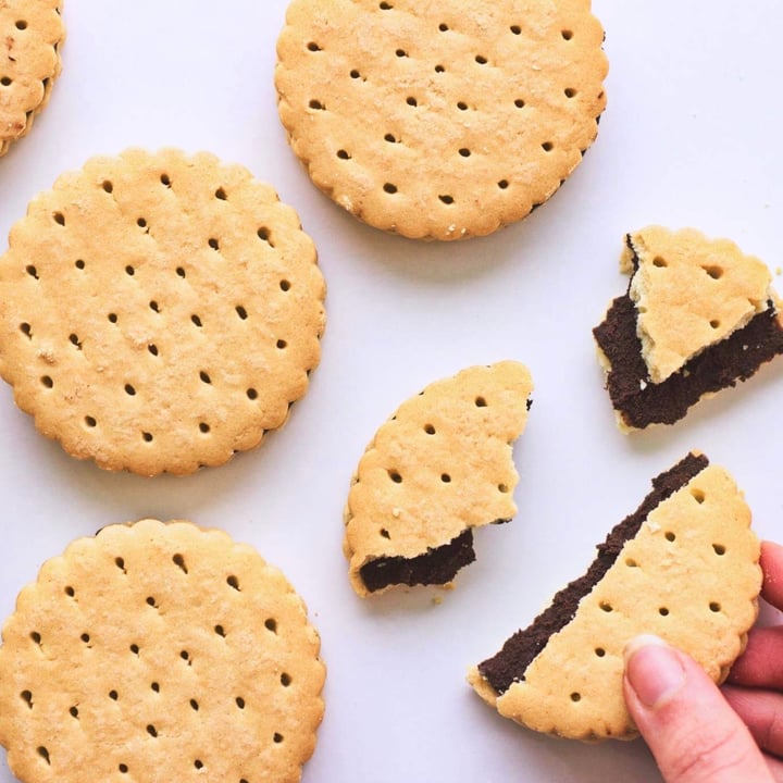 review photo of Veganz Doppelkeks Original (Biscuit Sandwiches) shared by @spirendeveganer on 17 Oct 2019 - review