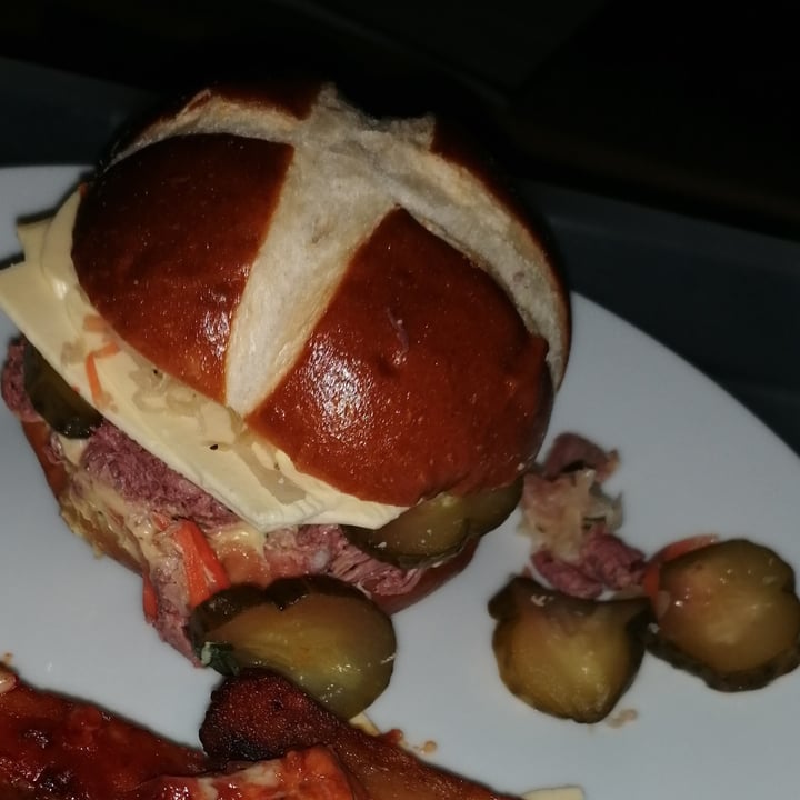 photo of Plant Kitchen (M&S) New York Style No Salt-Beef shared by @robynellen on  10 Feb 2021 - review