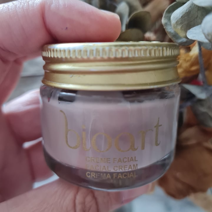 review photo of Bioart Creme Facial Bioresveratrol shared by @gisellafadda on 09 May 2022 - review