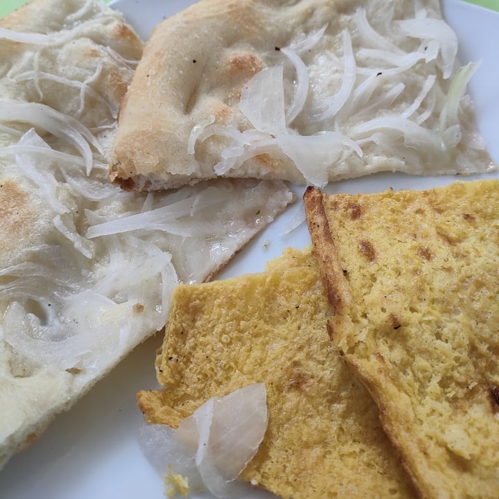 photo of Da Luisa Focaccia con cipolle e farinata di ceci shared by @riccicrueltyfree on  06 Nov 2022 - review