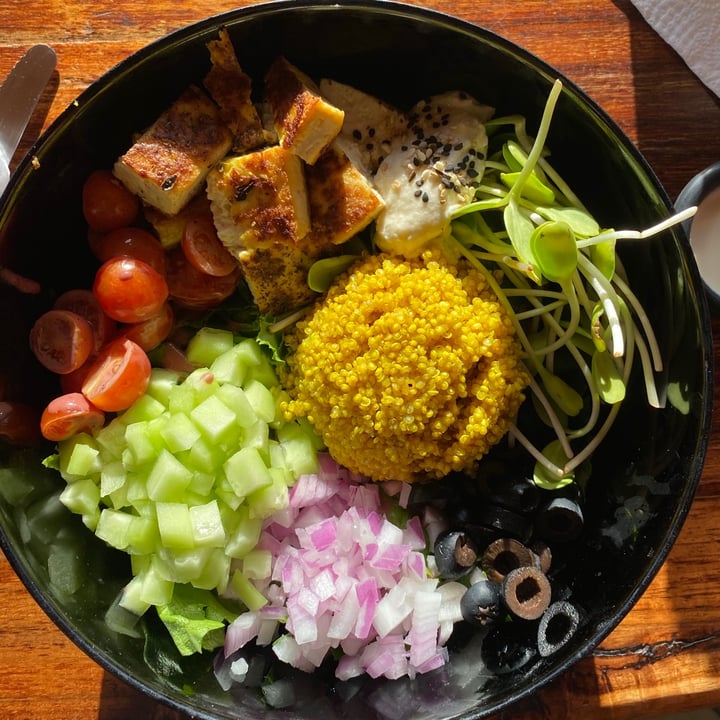 photo of Fresco Hábito Quinoa and Tofu Bowl shared by @montrealrealtor on  07 Jan 2021 - review