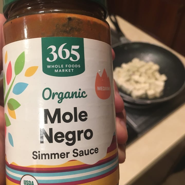 photo of 365 Whole Foods Market Organic Mole Negro Sauce shared by @rowdykelo on  20 Aug 2021 - review