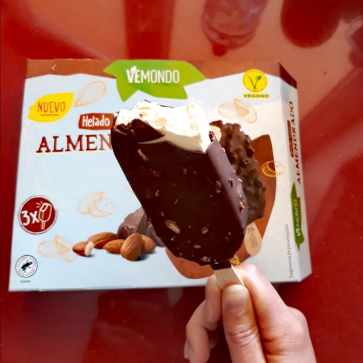 photo of Vemondo Helado vegano almendrado shared by @carricanta on  04 Jun 2021 - review