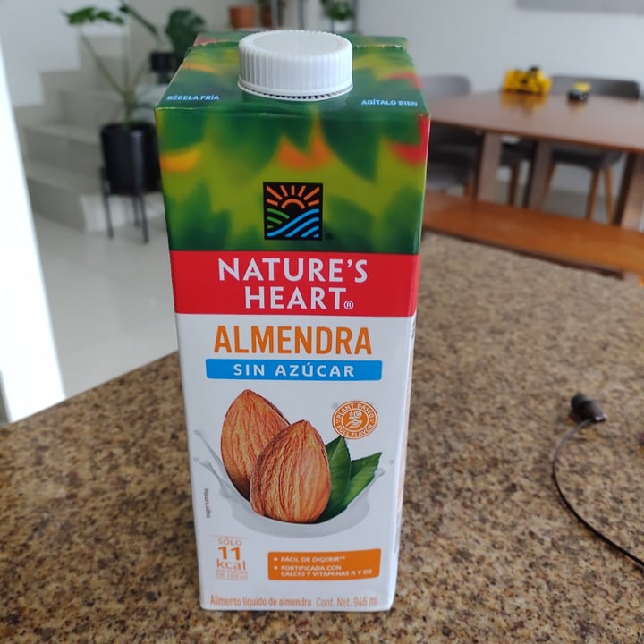 photo of Nature's Heart Bebida de almendra sin azúcar shared by @yarabotteon on  16 Nov 2022 - review