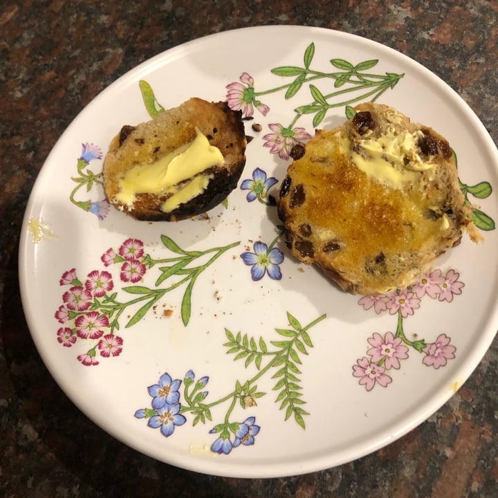 photo of Woolworths Food Traditional Hot Cross Buns shared by @herb_ivore98 on  07 Sep 2021 - review