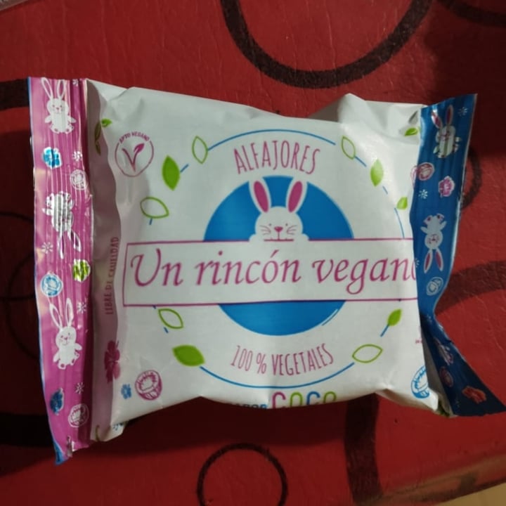 photo of Un Rincón Vegano Alfajor de Coco shared by @veganoradical on  23 Jul 2021 - review