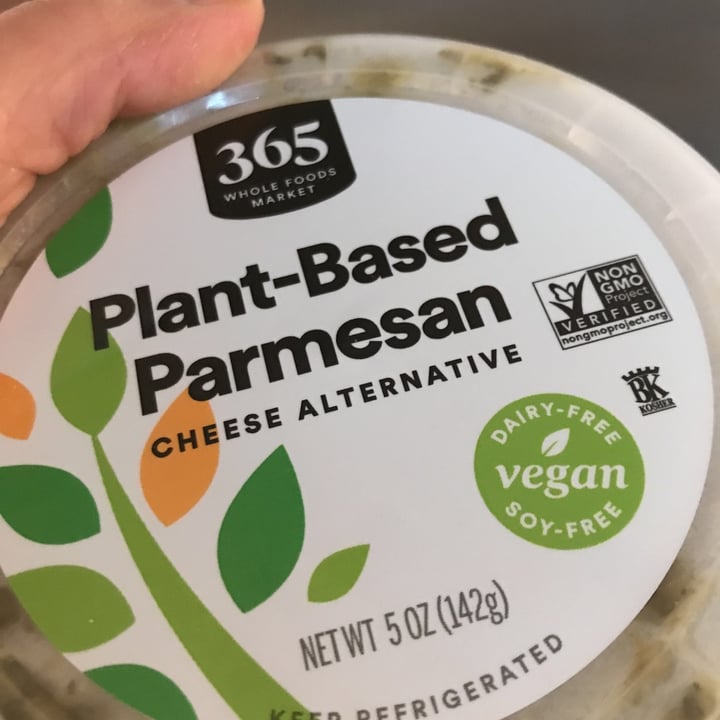 photo of 365 Whole Foods Market Plant based parmesan shared by @ferinooshkhosravi on  23 Feb 2021 - review