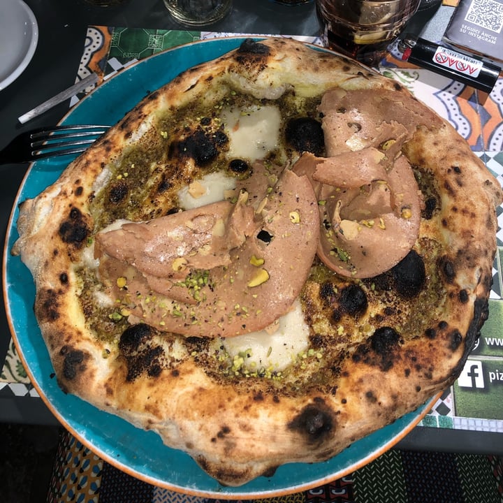 photo of Pizzeria Assaje Udine Pistacchio E Mortadella Vegana shared by @zzzen on  13 Aug 2022 - review