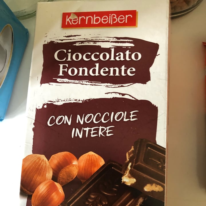 photo of Kernbeiber Cioccolato fondente con nocciole intere shared by @gypside on  10 Apr 2022 - review