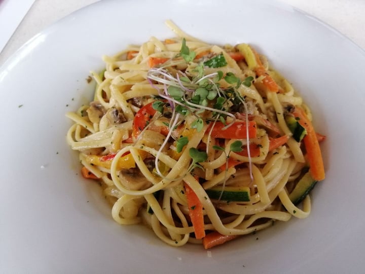 photo of 1904 Bistro Américain Vegan linguine Cappelo shared by @cholland on  16 Aug 2019 - review