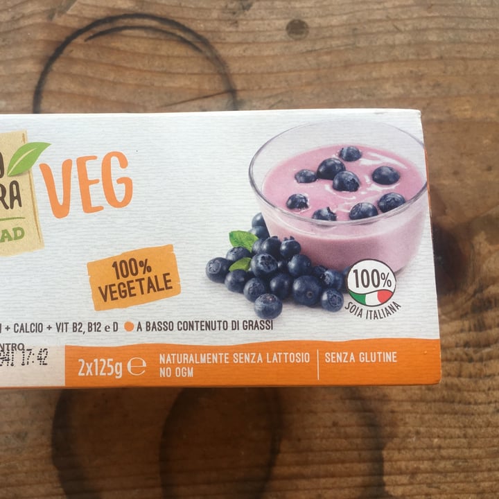 photo of Verso Natura Conad Veg Yogurt Soia Mirtillo shared by @gillhibbitt on  12 Aug 2021 - review