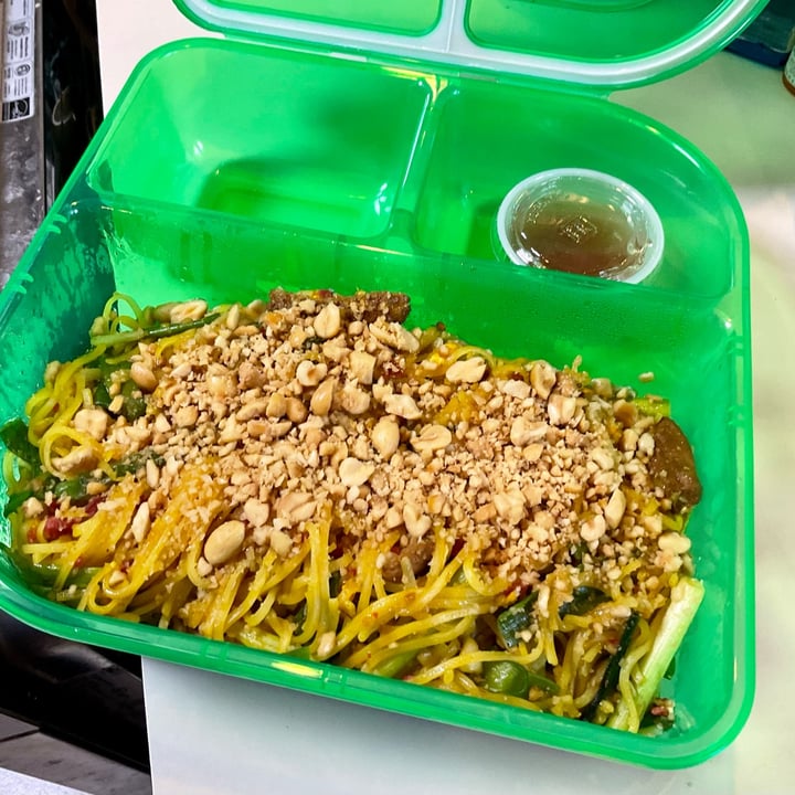 review photo of Boba House ‘Beef’ Pad Thai shared by @anthrowolfe on 28 Jul 2022 - review