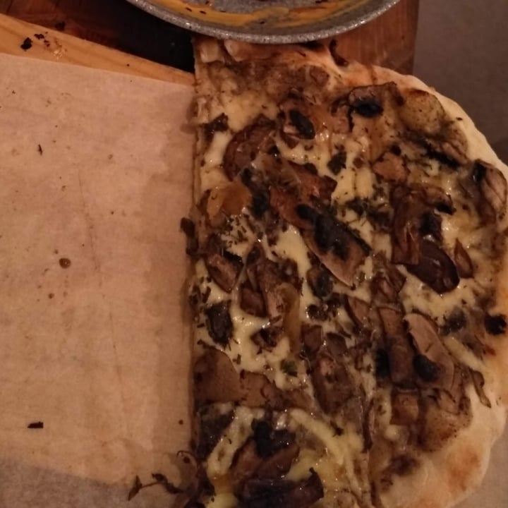 photo of SUPERCHULO MADRID Pizza Trufada shared by @ngn28 on  22 Nov 2021 - review