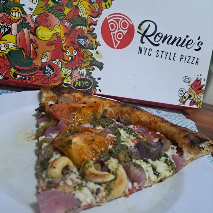 photo of Ronnie's Patagonia pizza vegana shared by @maxpowerr on  11 Jul 2022 - review
