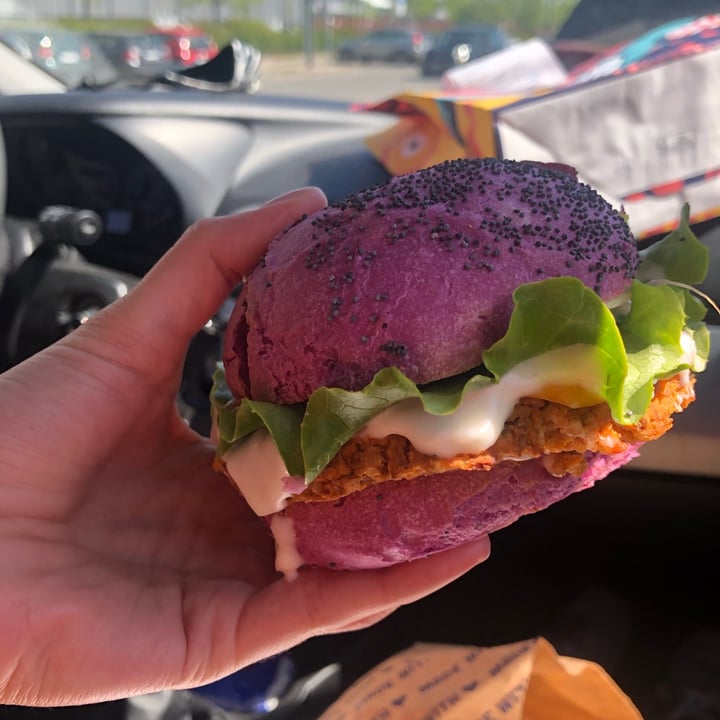 photo of Flower Burger Cherry Bomb shared by @giuliettaveg on  08 Apr 2021 - review