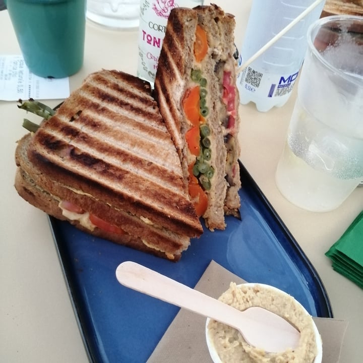 photo of Il Gattaccio Club Sandwich vegano shared by @jamaika on  06 Jul 2022 - review