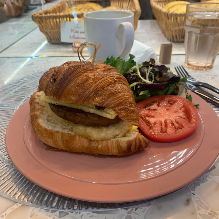 photo of L' Artisane Creative Bakery VTE Croissant shared by @cayo on  26 Nov 2022 - review