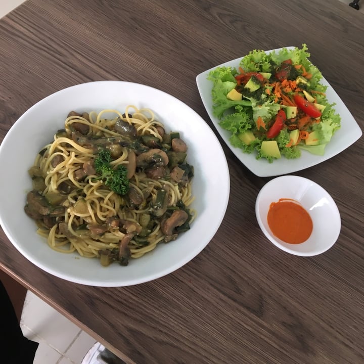 review photo of Pipas Cocina Gourmet Sopa De Remolacha Y Zanahoria, Pasta Con Salsa Blanca De Coco Con Champiñones Y Zucchini Y Ensalada Fresca. shared by @mesoj83 on 05 Dec 2019 - review