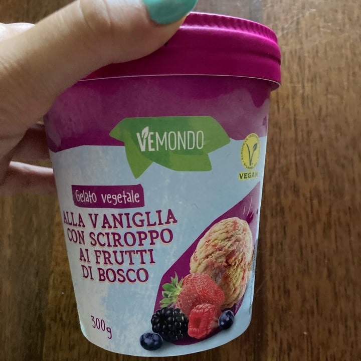 review photo of Vemondo gelato vegetale alla vaniglia con sciroppo ai frutti di bosco shared by @alessiaaa18 on 01 Jul 2022 - review