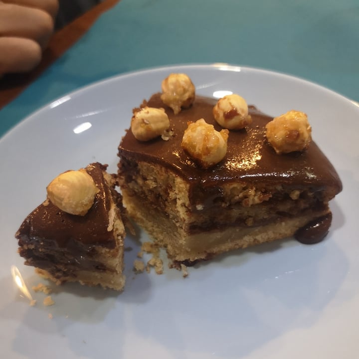photo of Mostaza Y Media Tarta De Chocolate Con Avellanas Caramelizadas shared by @pawwgreen on  01 Aug 2021 - review