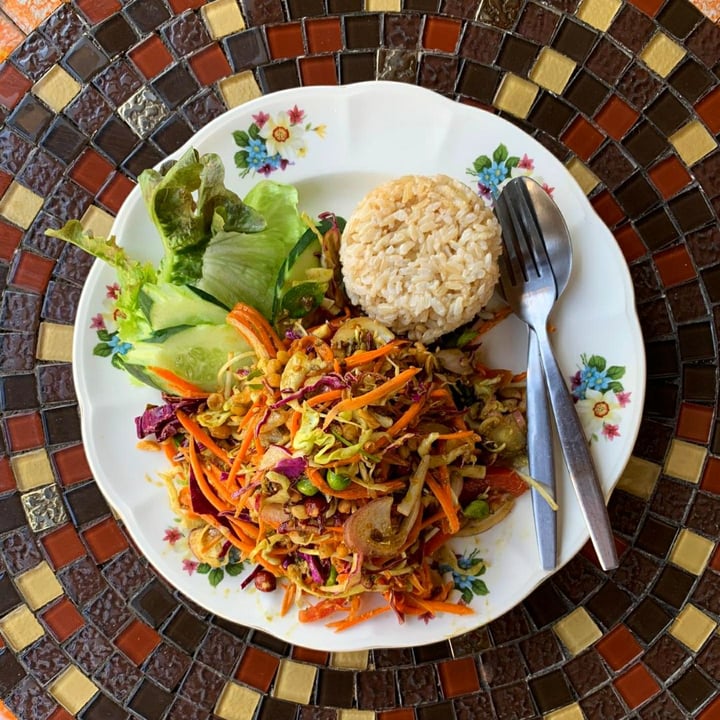photo of Cat House Chiang Mai Burmese Tea Leaf Salad Vegan shared by @hellotherenowhere on  06 Jan 2020 - review