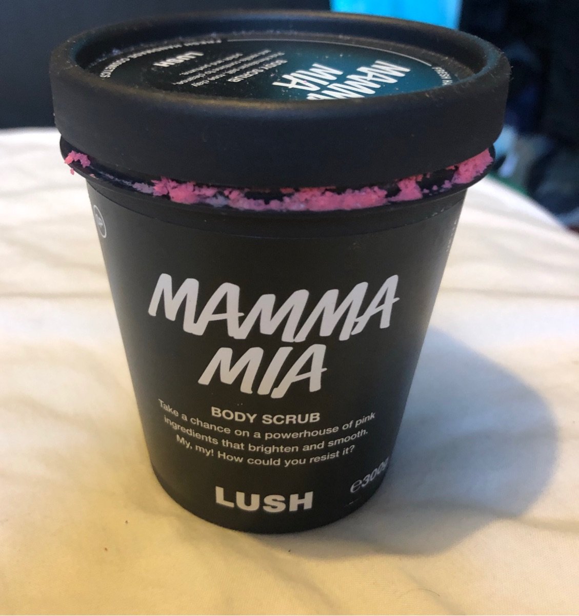 LUSH Fresh Handmade Cosmetics Mamma mia body scrub Reviews | abillion