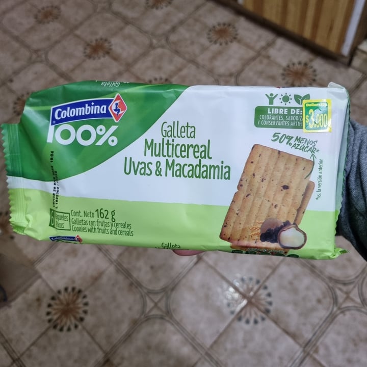 photo of Colombina Crakeñas uvas y macadamia shared by @nicolle on  26 Jun 2021 - review