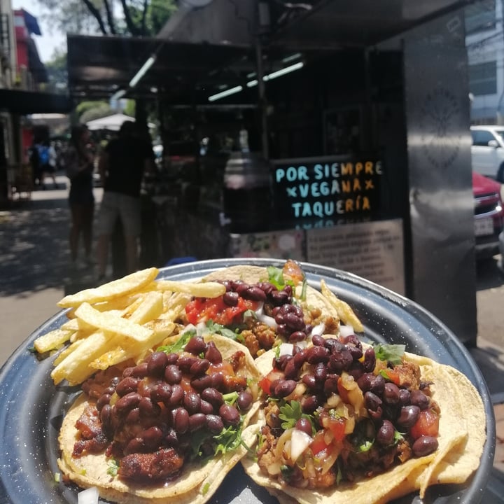 photo of Por Siempre Vegana Taquería Vegan tacos shared by @luiisaperfect on  10 Jun 2022 - review