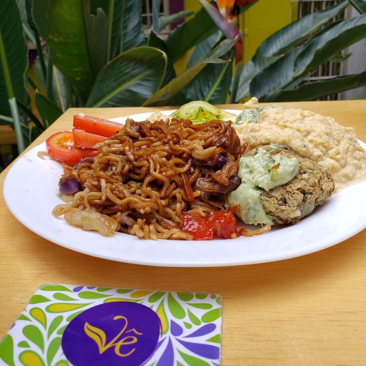 photo of Vê - Empório e Restaurante Vegano Vegan All-you-can-eat Buffet shared by @carolmace on  19 Apr 2022 - review