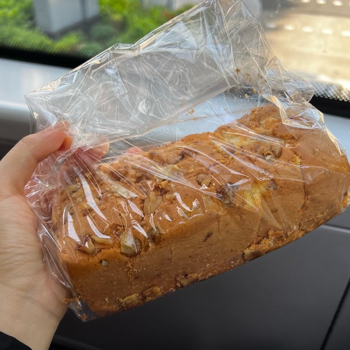 photo of M Bakery Walnut Banana Pound Cake shared by @consciouscookieee on  26 Jan 2022 - review