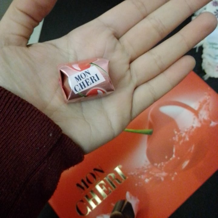 review photo of Ferrero Mon Cheri shared by @albajmolina on 07 Jan 2023 - review