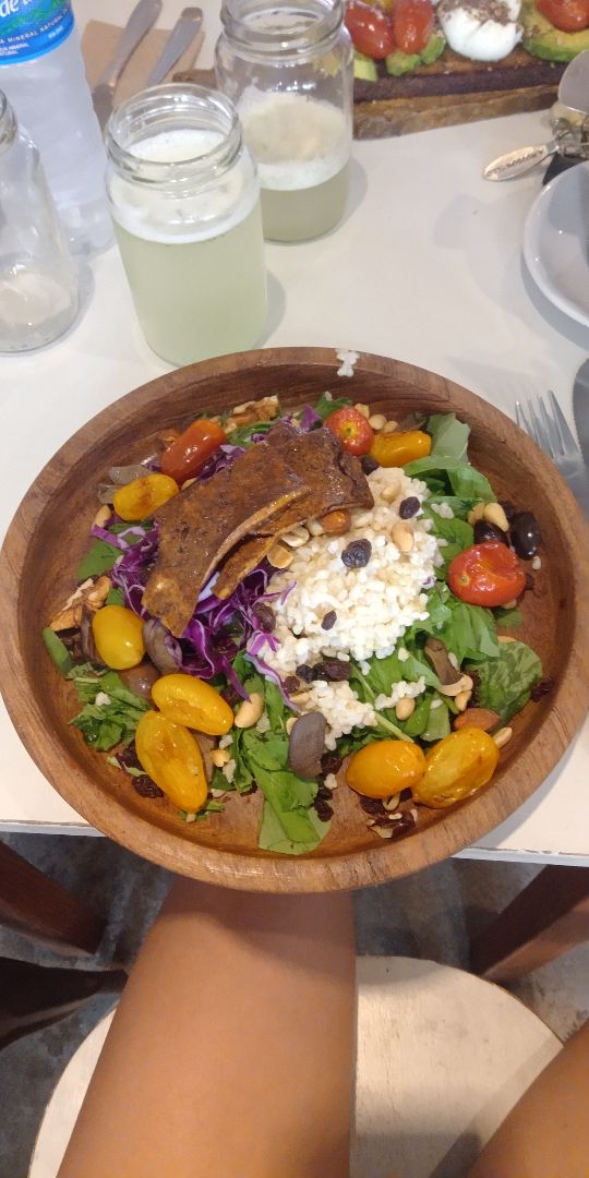 review photo of Wara espacio saludable Ensalada de tofu, arroz yamani, vegetales y frutos secos. shared by @aguibeli on 08 Feb 2020 - review