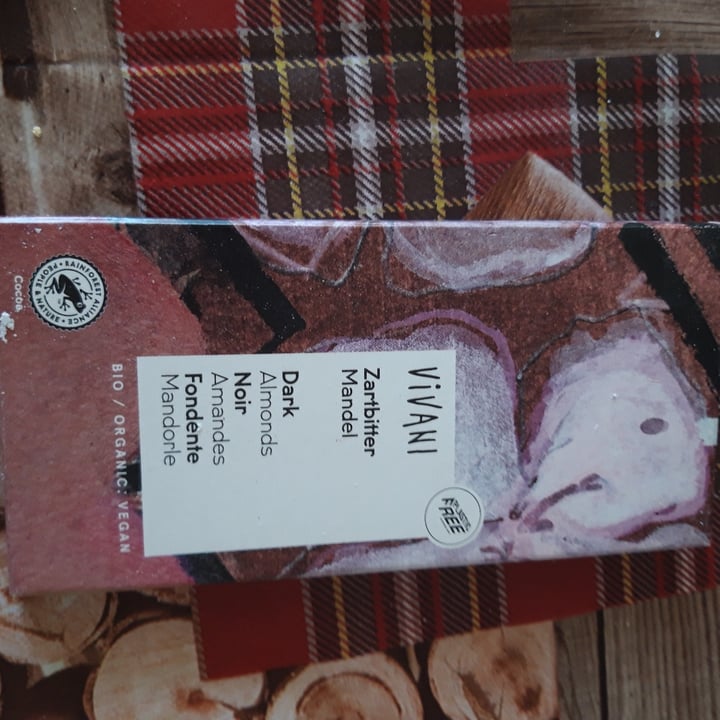 photo of Vivani Cioccolato Fondente Con Mandorle shared by @chiara35 on  25 Jul 2022 - review