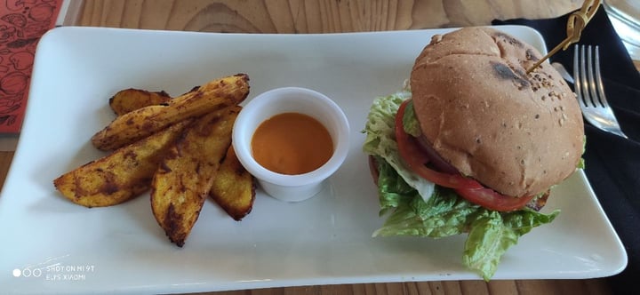review photo of La Raíz De La Tierra Hamburguesa "Pollo Crujiente" shared by @memeli on 12 Jan 2020 - review