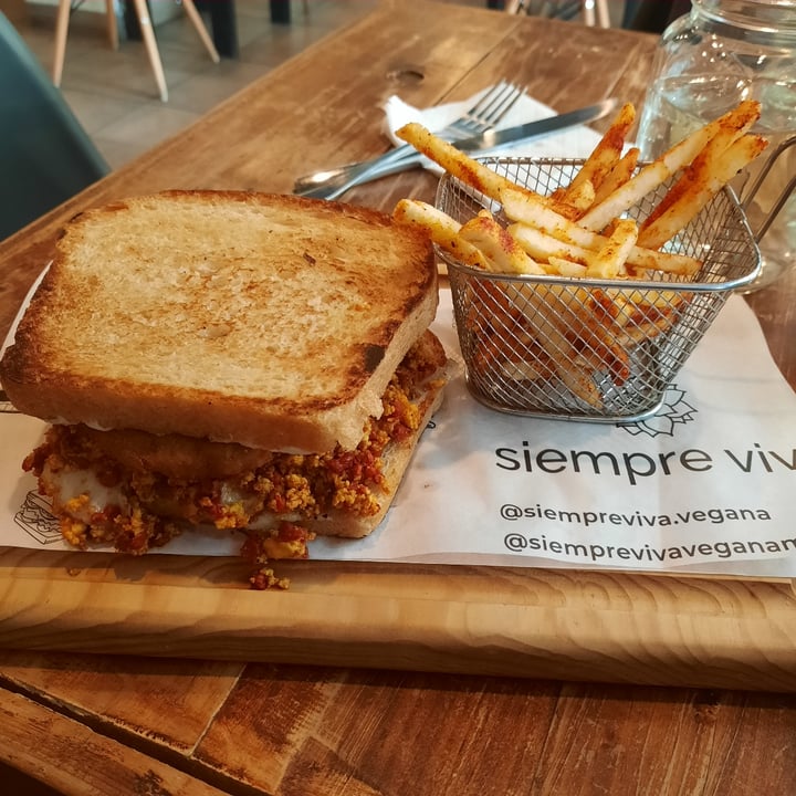 photo of Siempre viva Sandwich revuelto shared by @uvazombie on  03 Jan 2023 - review