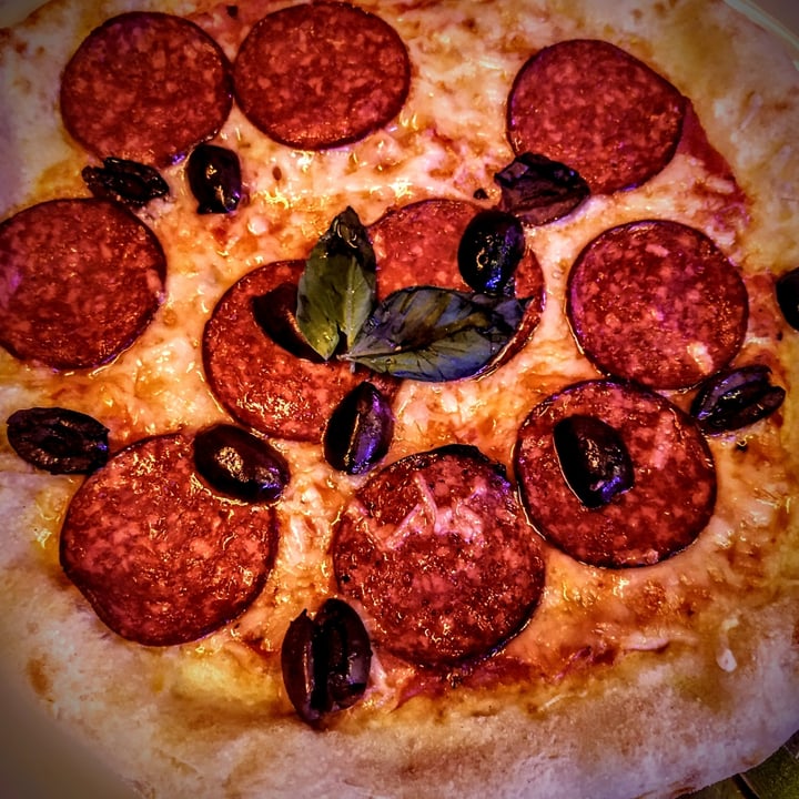 photo of New Freedom Cakes Café Pizza pepperoni picante shared by @goboline on  05 Sep 2021 - review