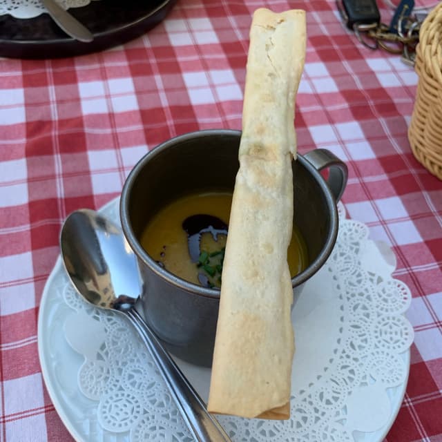 Photo of the dish “Ingwer-Kürbissuppe mit Kürbiskernstangerl”