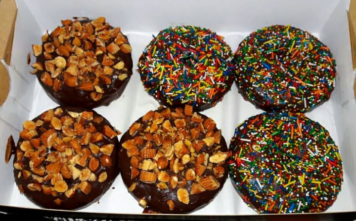 review photo of La llama vegana Donas veganas y horneadas shared by @luna13 on 13 Mar 2020 - review