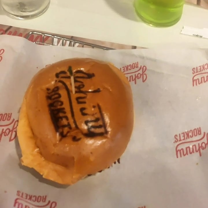 review photo of Johnny Rockets hamburguer shared by @niquemmartins on 11 May 2022 - review