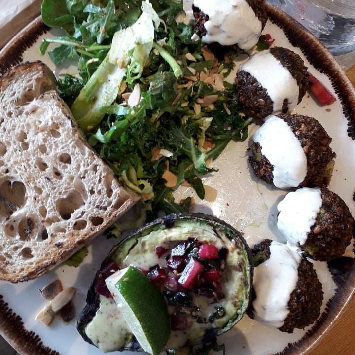 photo of Honest Greens Avocado supergreen, falafel shared by @noun on  28 Apr 2022 - review