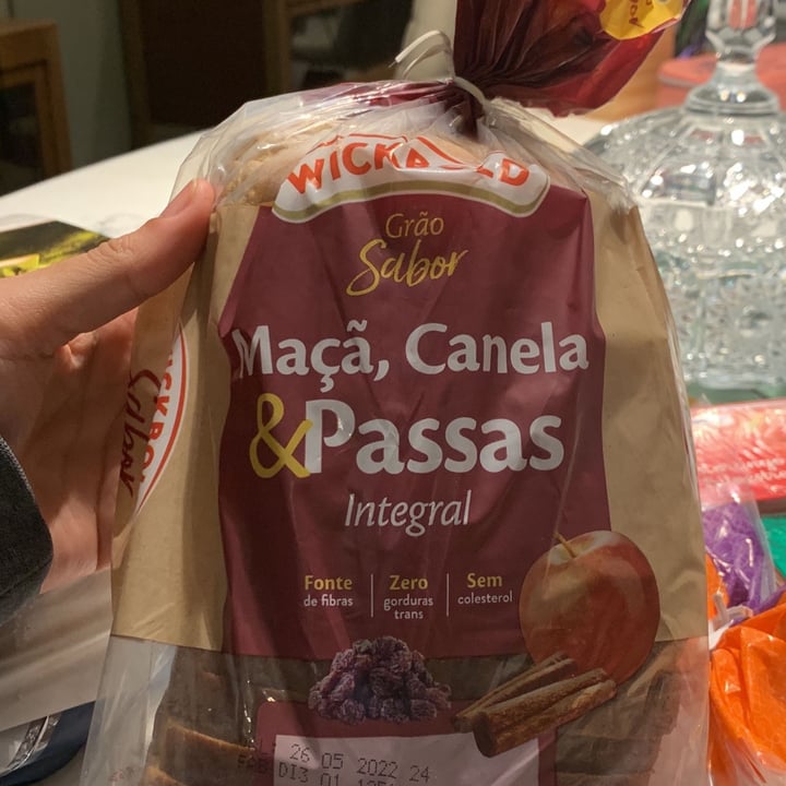 photo of Wickbold Pão integral de maçã, canela e passas shared by @rai0323 on  11 May 2022 - review