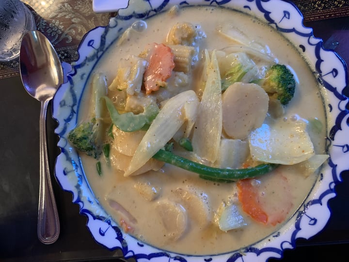 photo of Siam House Yellow Curry shared by @jeremytheape on  23 Jul 2022 - review