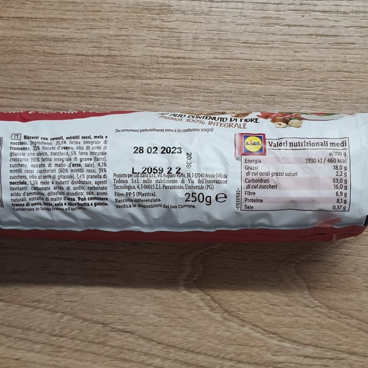 photo of Realforno Biscotti Cereali E Mirtilli Rossi shared by @airaligoesveg on  22 Apr 2022 - review