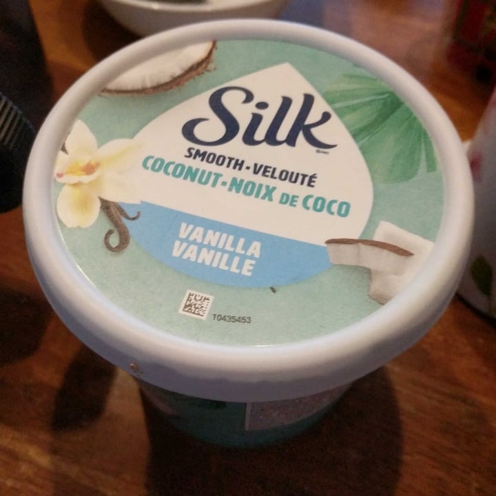 photo of Silk Coconut van shared by @lempiredeschats on  02 Dec 2021 - review