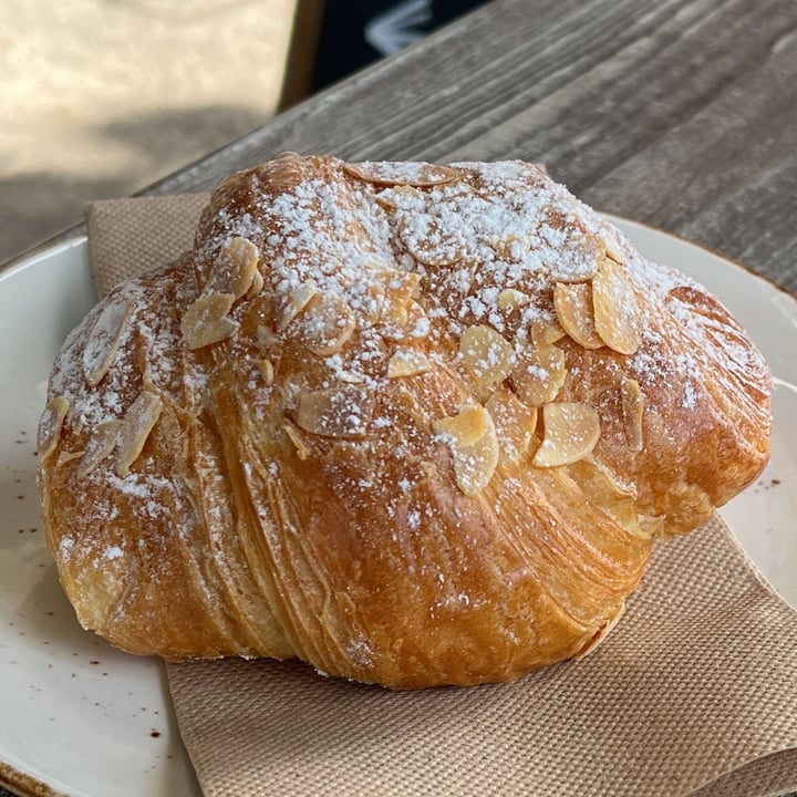 photo of Mamma Says Almond Croissant shared by @veganadam on  09 Apr 2022 - review