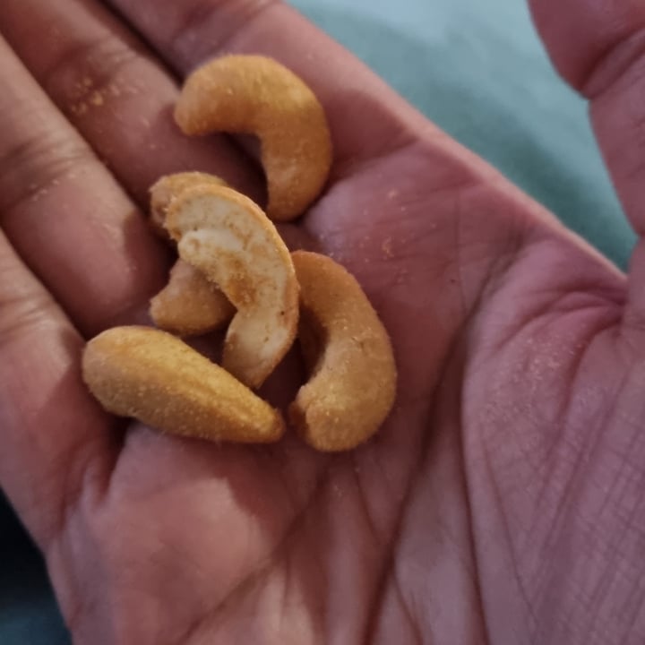 photo of Woolworths Food Cashews: Peri-peri Flavored shared by @sunshineyum on  08 Jan 2022 - review