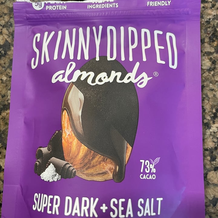 photo of Skinnydipped Super dark + sea salt almonds shared by @karenasp on  27 Feb 2022 - review