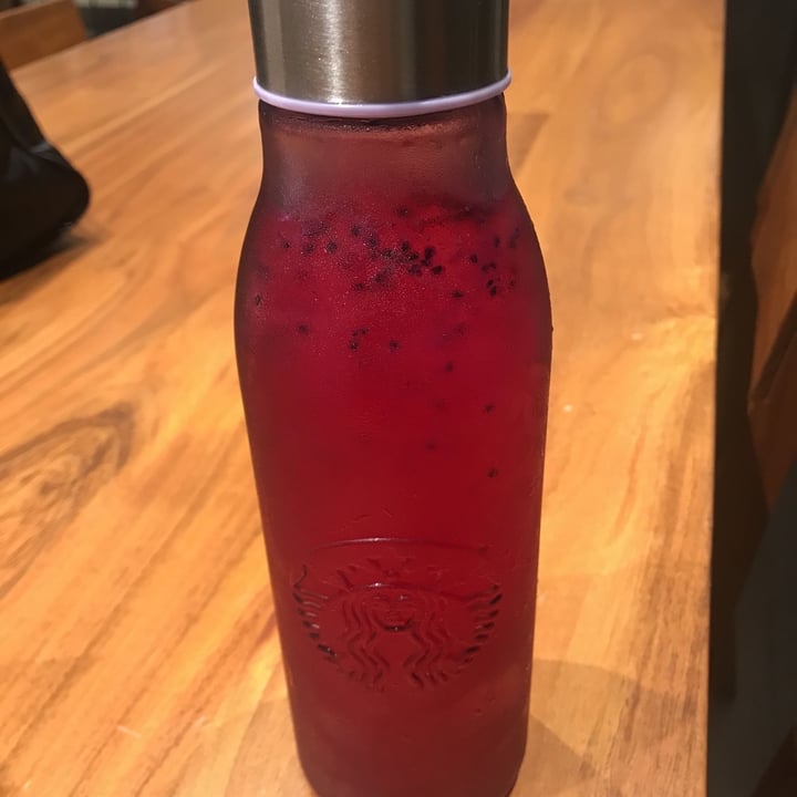 review photo of Starbucks Mango Dragonfruit Refresher shared by @marionmedina on 25 Jan 2020 - review