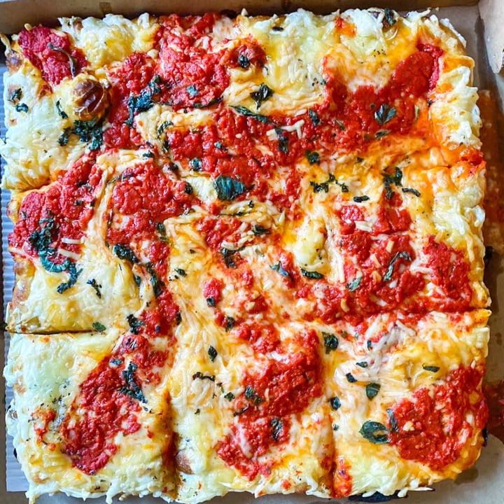 photo of Screamer's Pizzeria Grandma pizza shared by @veganfoodcrazy on  08 May 2021 - review