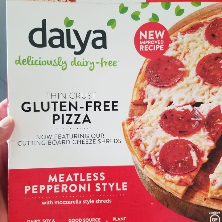photo of Daiya Meatless Pepperoni Style Pizza shared by @adelgado on  01 Jan 2021 - review